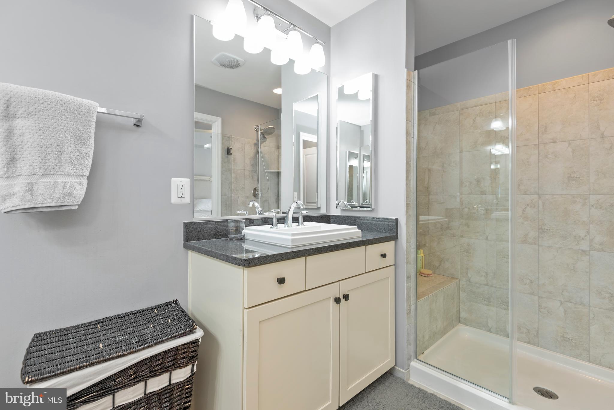 23395 Epperson Square Brambleton, VA 20148 - Photo 26 of 32 Upper Level - Master Bath