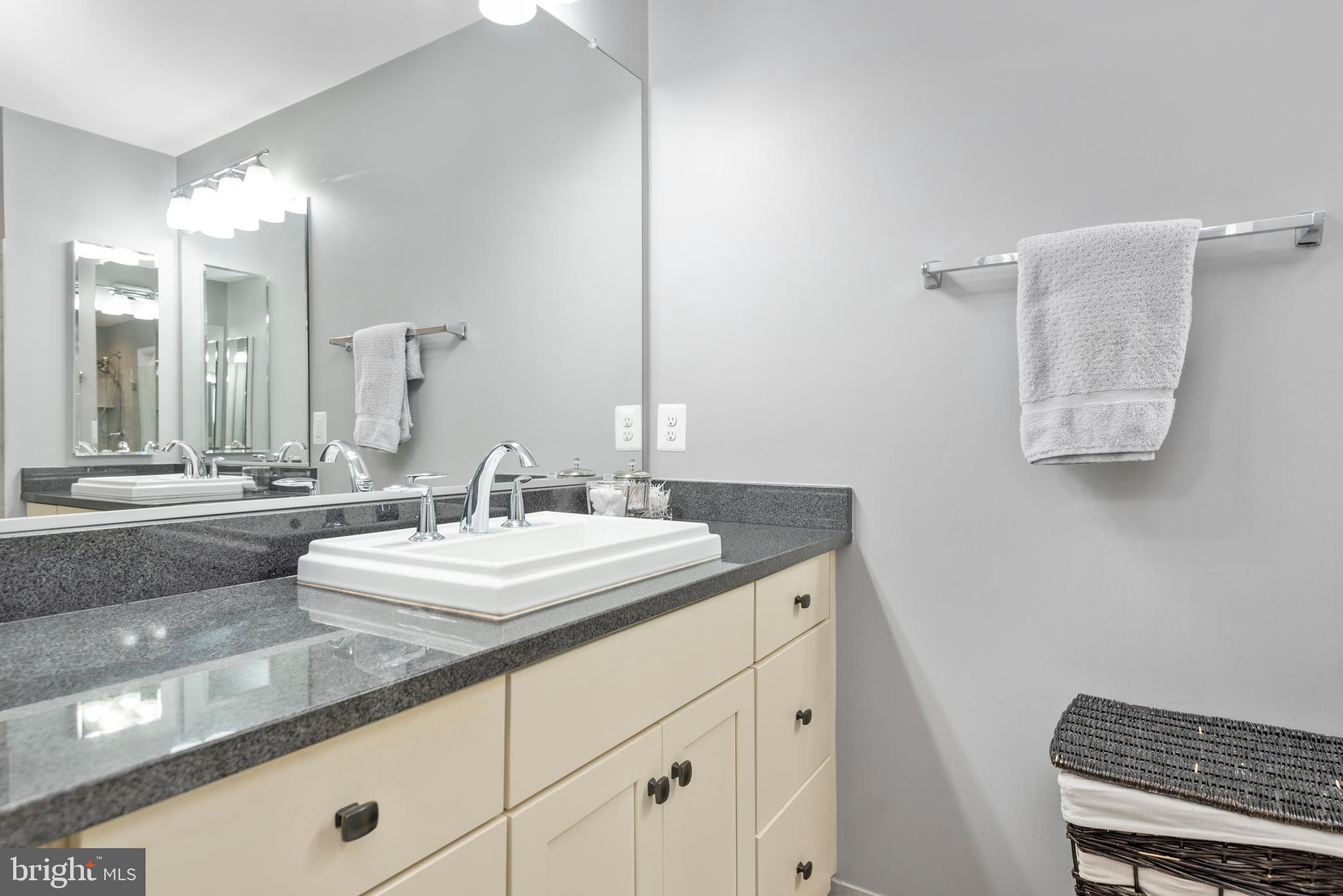 23395 Epperson Square Brambleton, VA 20148 - Photo 27 of 32 Upper Level - Master Bath