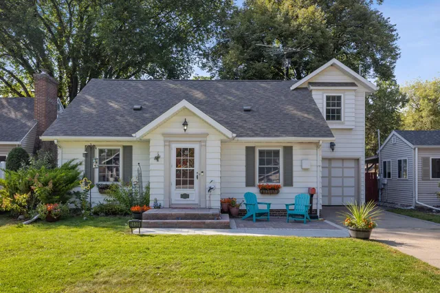 $390,500 | 1439 10th Street South, Fargo, ND 58103