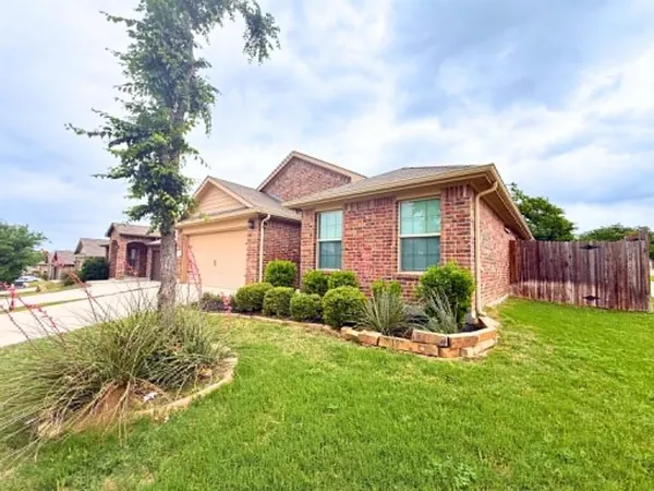 $2,400 | 729 Ben Lake Trail, Fort Worth, TX 76120