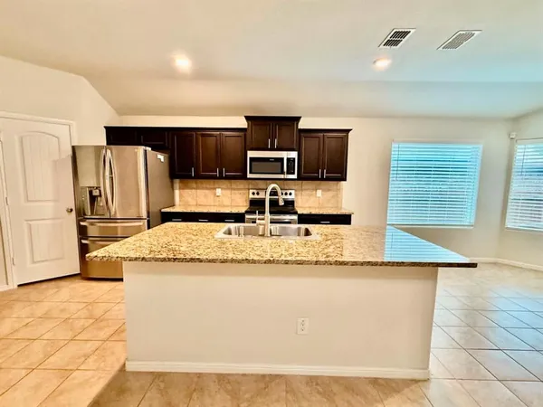 $2,400 | 729 Ben Lake Trail, Fort Worth, TX 76120