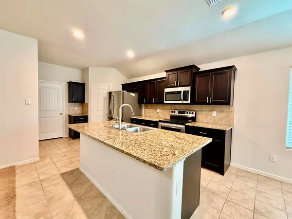 $2,400 | 729 Ben Lake Trail, Fort Worth, TX 76120