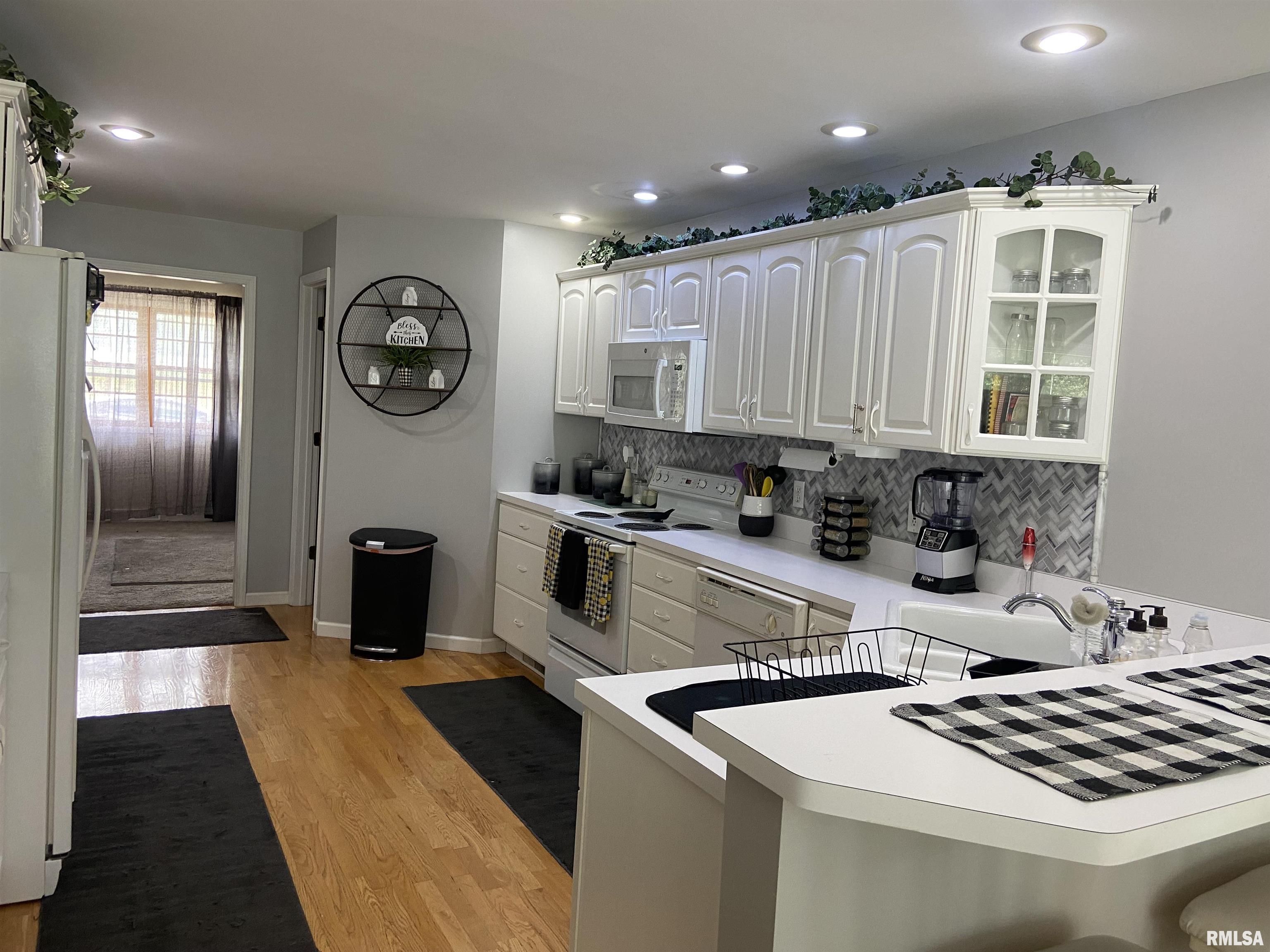 4436 Columbus Road Quincy, IL 62305 - Photo 4 of 32 Gallery Image 4