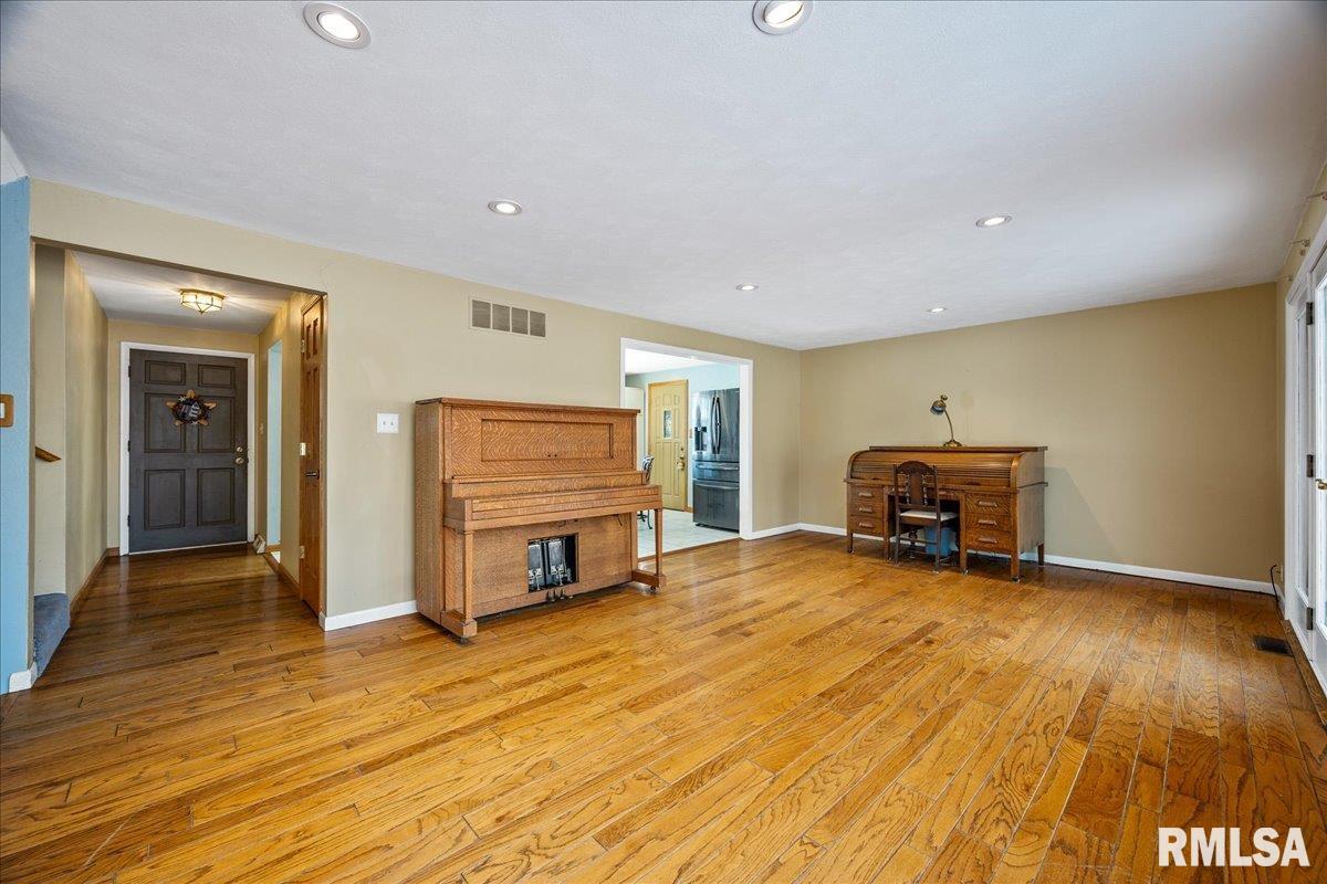 5103 West Airways Road Peoria, IL 61607 - Photo 4 of 44 Gallery Image 4