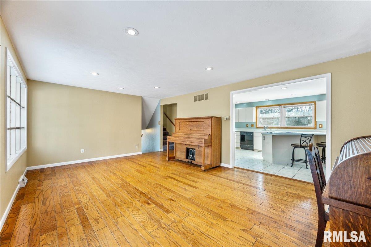 5103 West Airways Road Peoria, IL 61607 - Photo 5 of 44 Gallery Image 5
