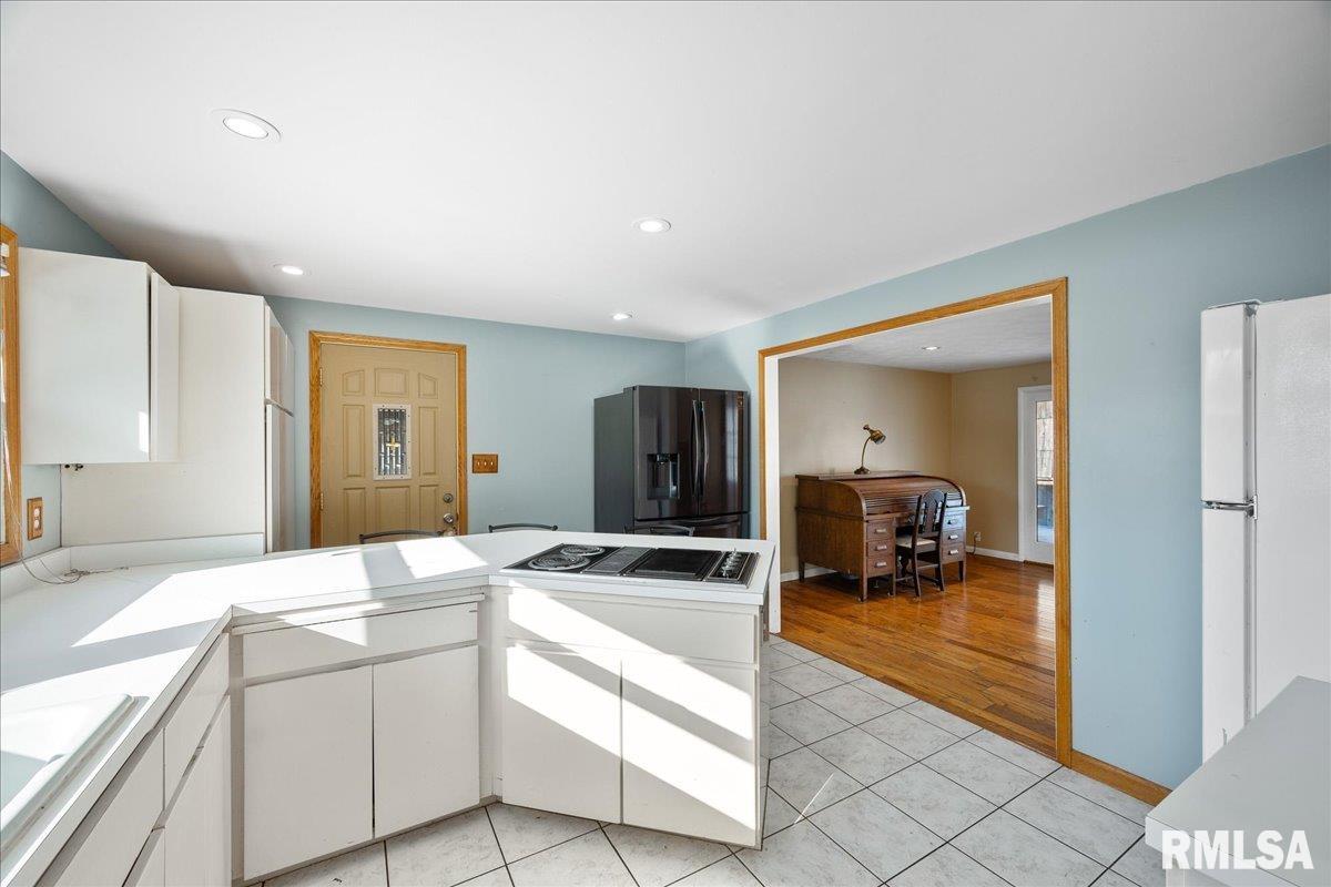 5103 West Airways Road Peoria, IL 61607 - Photo 9 of 44 Gallery Image 9