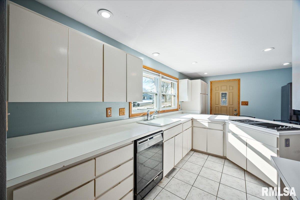 5103 West Airways Road Peoria, IL 61607 - Photo 10 of 44 Gallery Image 10