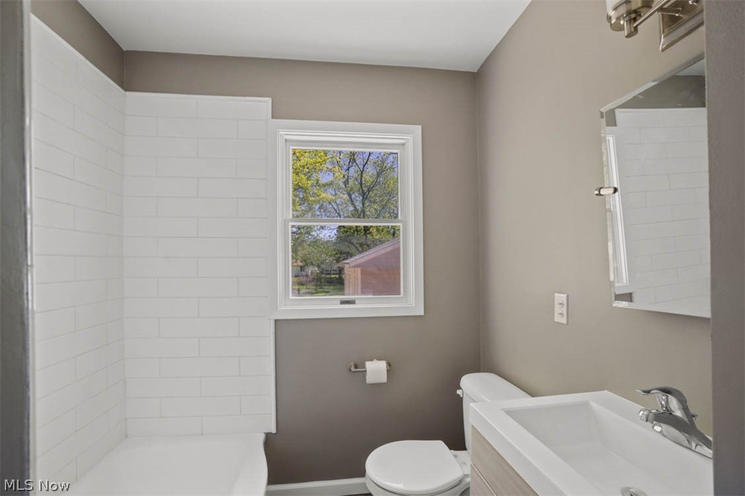 1561 Lander Road Cleveland, OH 44124 - Photo 16 of 33
