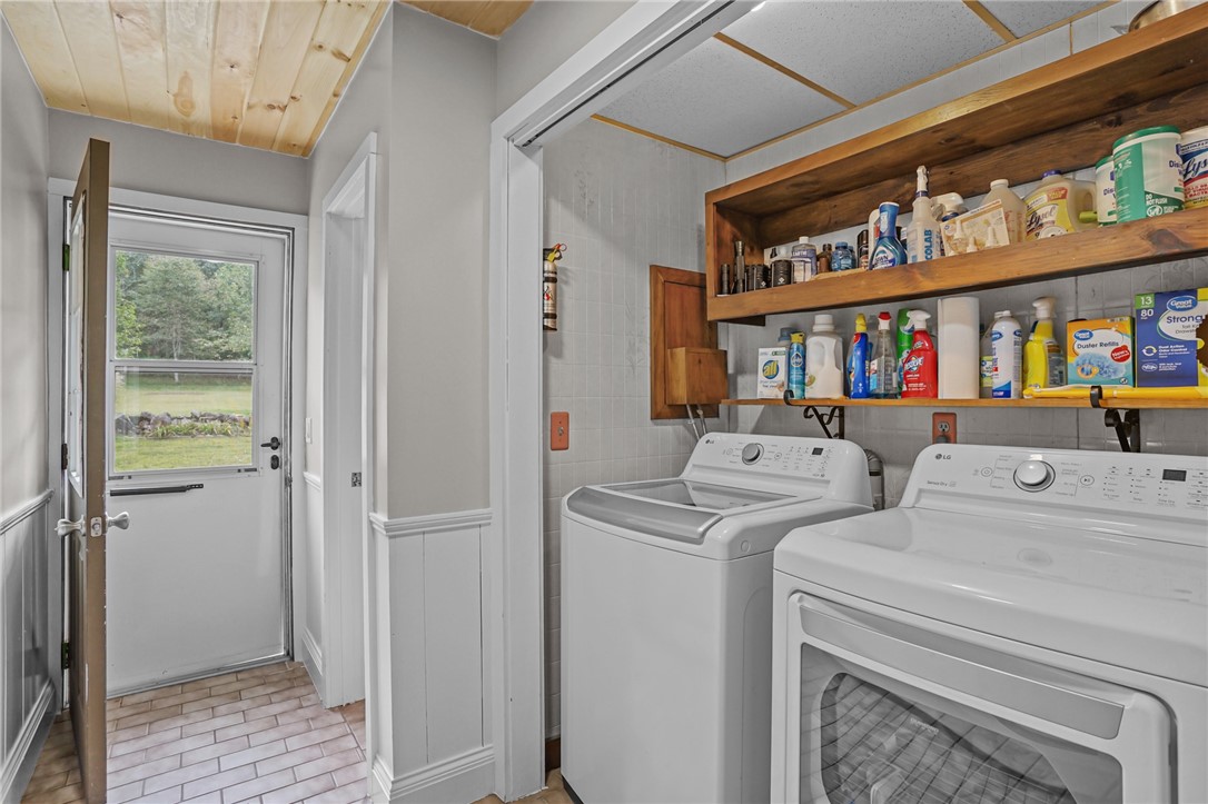 532 Lewis Farm Road Coventry, RI 02827 - Photo 16 of 50