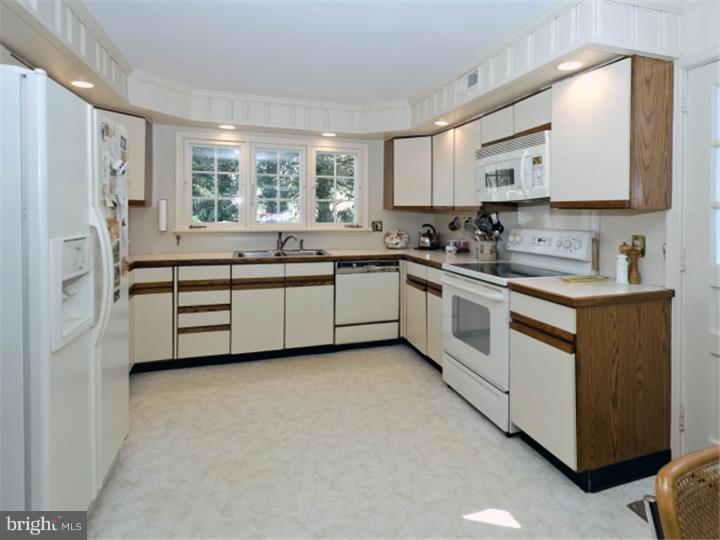 1308 Pinewood Road Villanova, PA 19085 - Photo 12 of 25 Kitchen