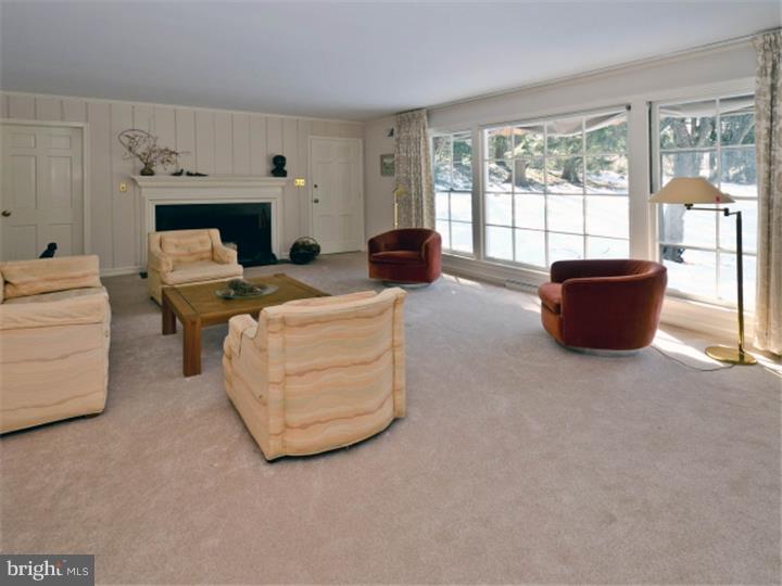1308 Pinewood Road Villanova, PA 19085 - Photo 6 of 25 Living Room
