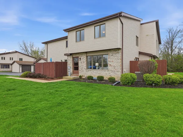 $259,900 | 753 Bon Terre Road, New Lenox, IL 60451