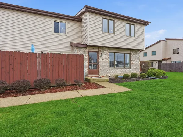 $259,900 | 753 Bon Terre Road, New Lenox, IL 60451