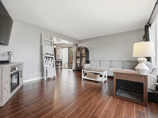 $259,900 | 753 Bon Terre Road, New Lenox, IL 60451