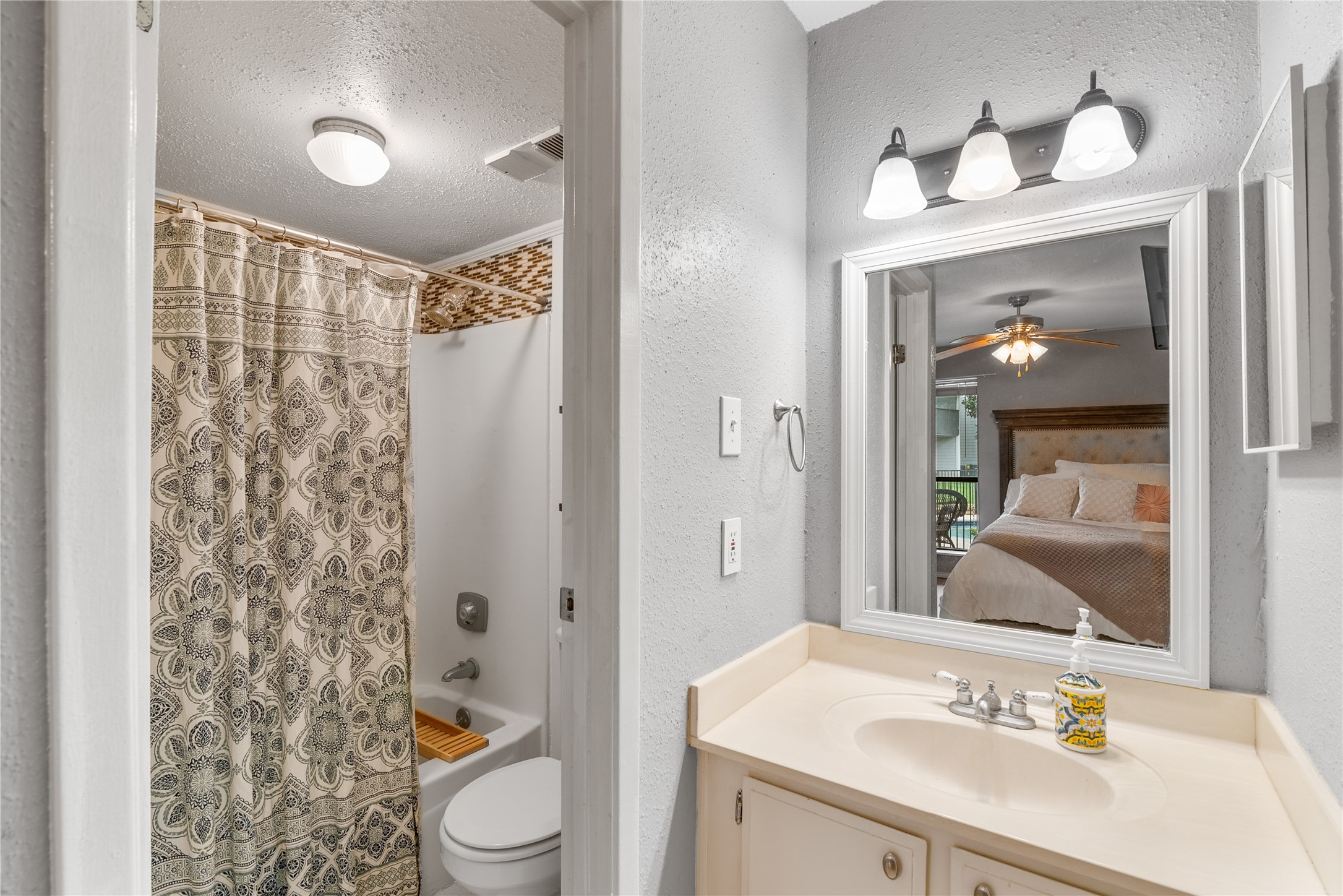 13151 Walden Road, Unit 161 Montgomery, TX 77356 - Photo 12 of 19 Separate room for shower/tub/toilet privacy.