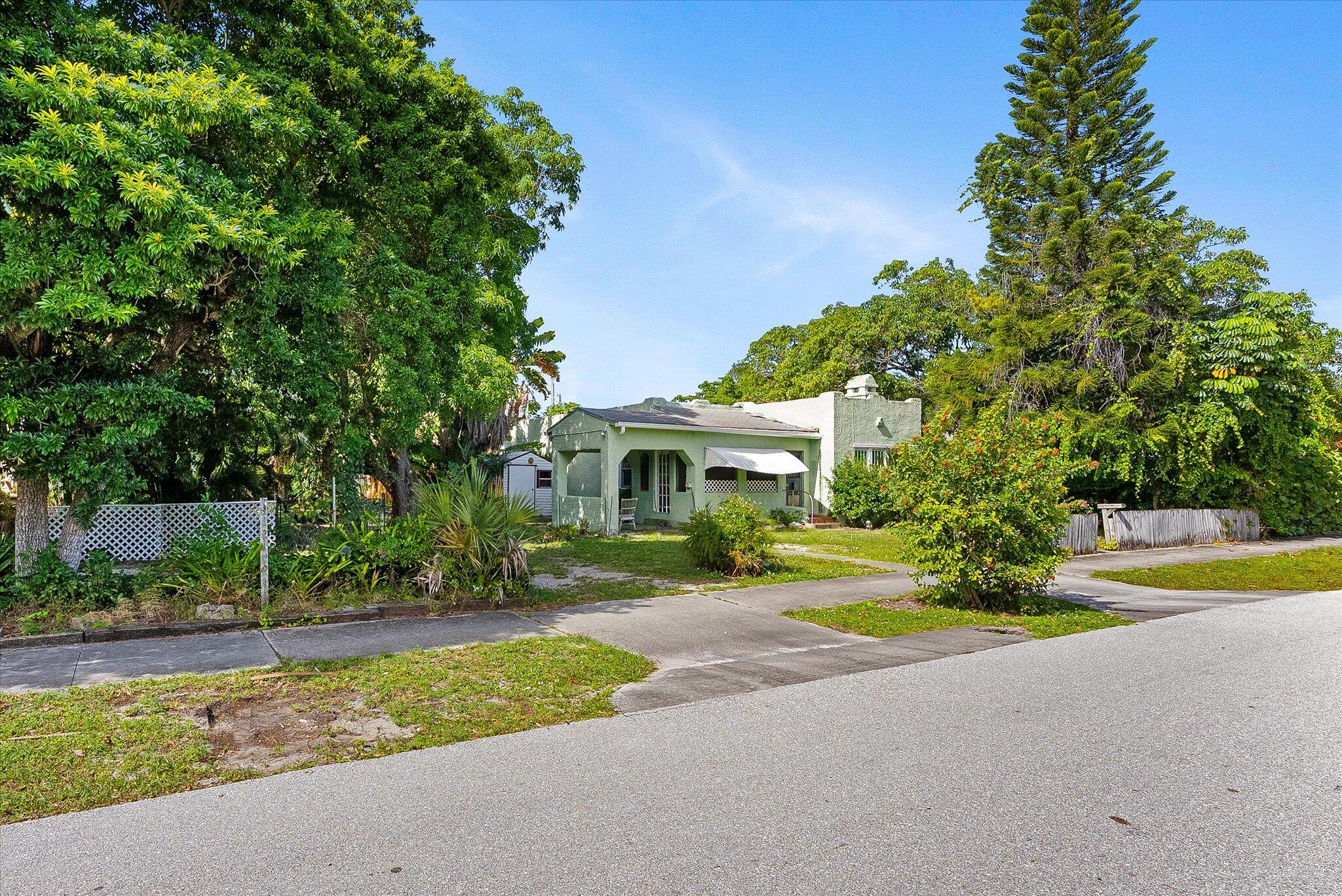 212 Southwest 2nd Avenue Delray Beach, FL 33444 - Photo 27 of 28 a front view of a house with a yard and trees