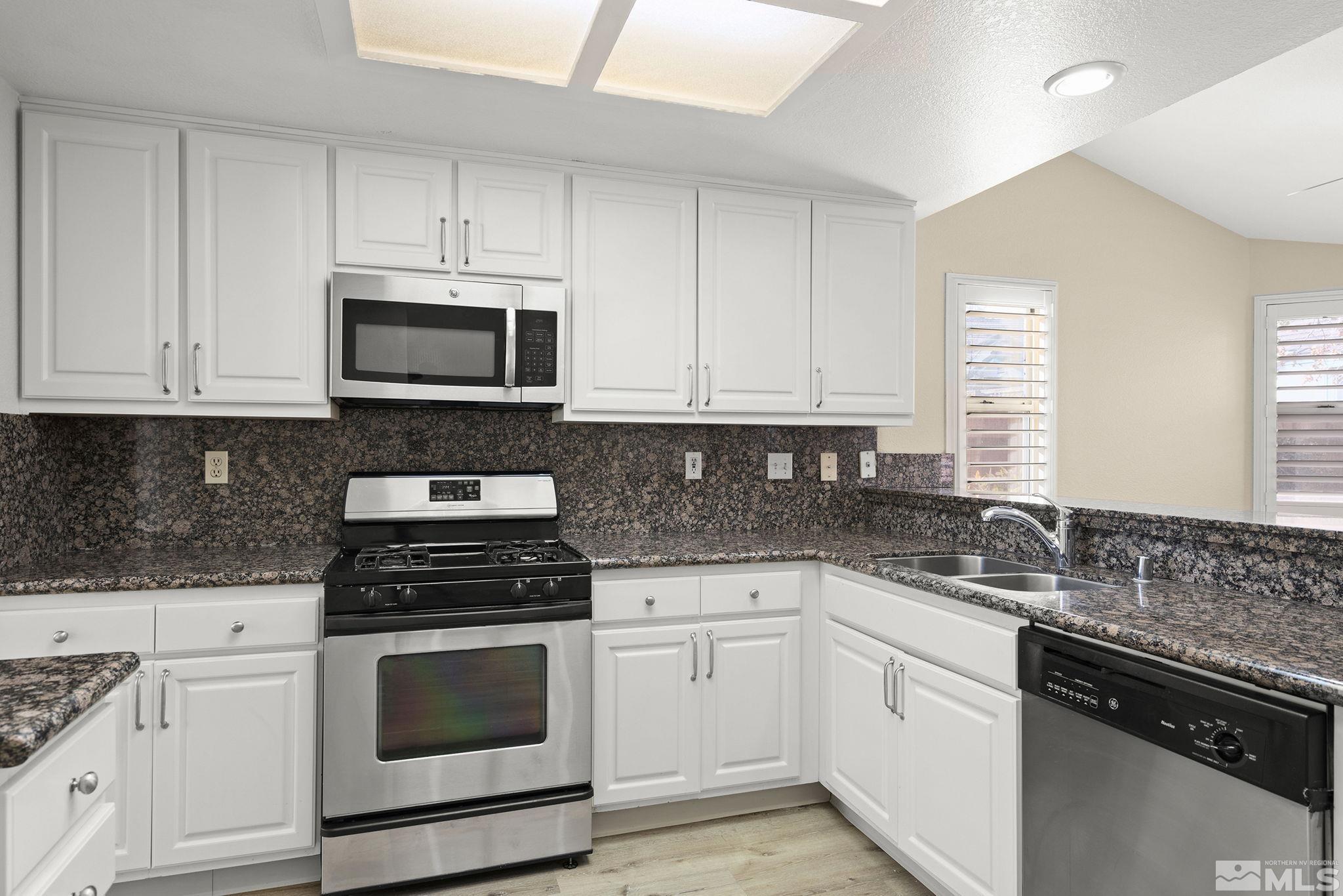 985 Ridgeview Drive Reno, NV 89511 - Photo 6 of 22 Photo 6