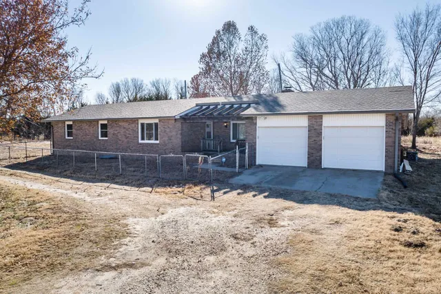 $249,900 | 1501 North Clydesdale Drive, Hutchinson, KS 67501