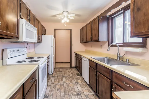 $249,900 | 1501 North Clydesdale Drive, Hutchinson, KS 67501