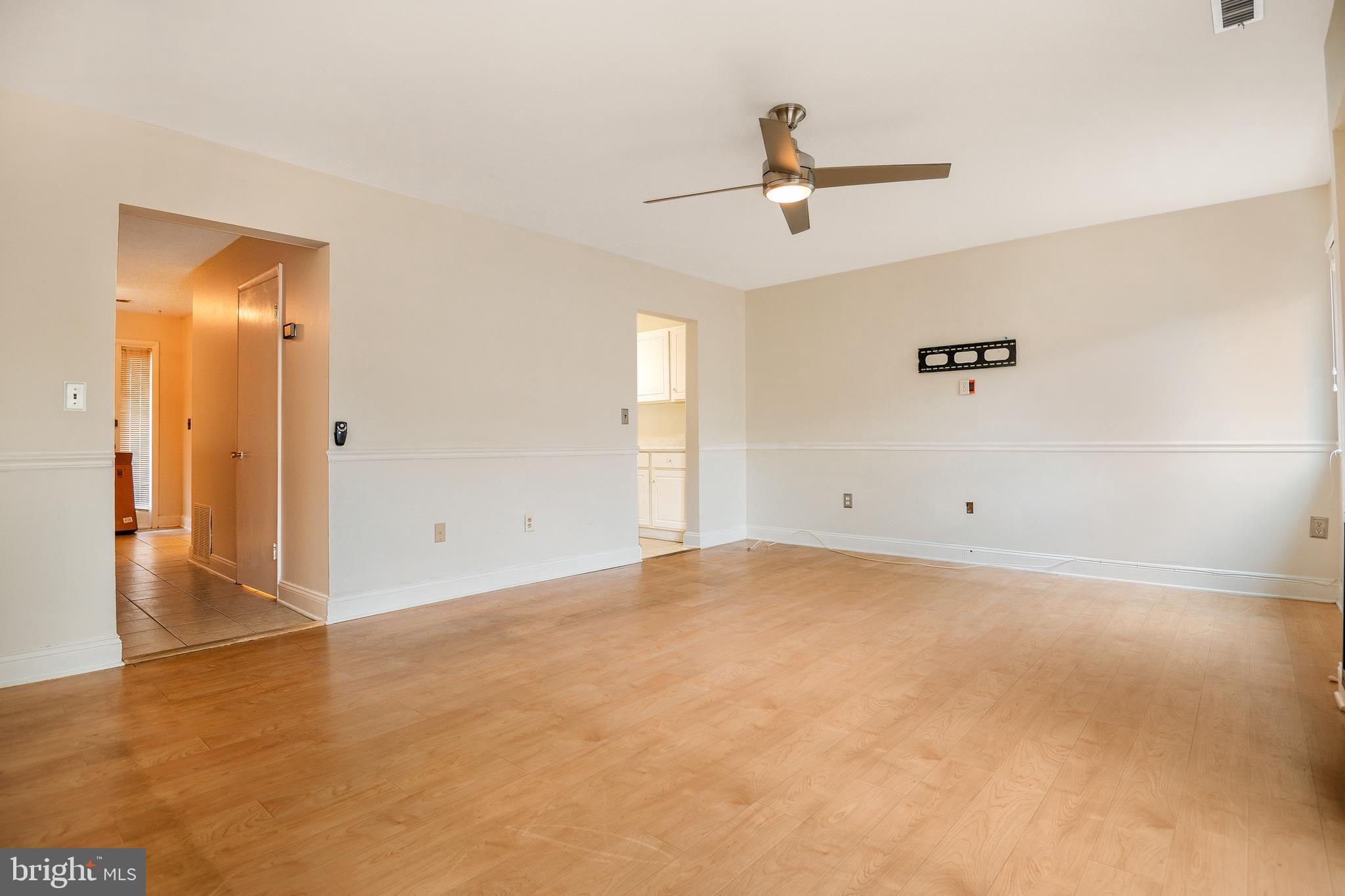 1055 Cedar Ridge Court Annapolis, MD 21403 - Photo 6 of 13 LIVING ROOM