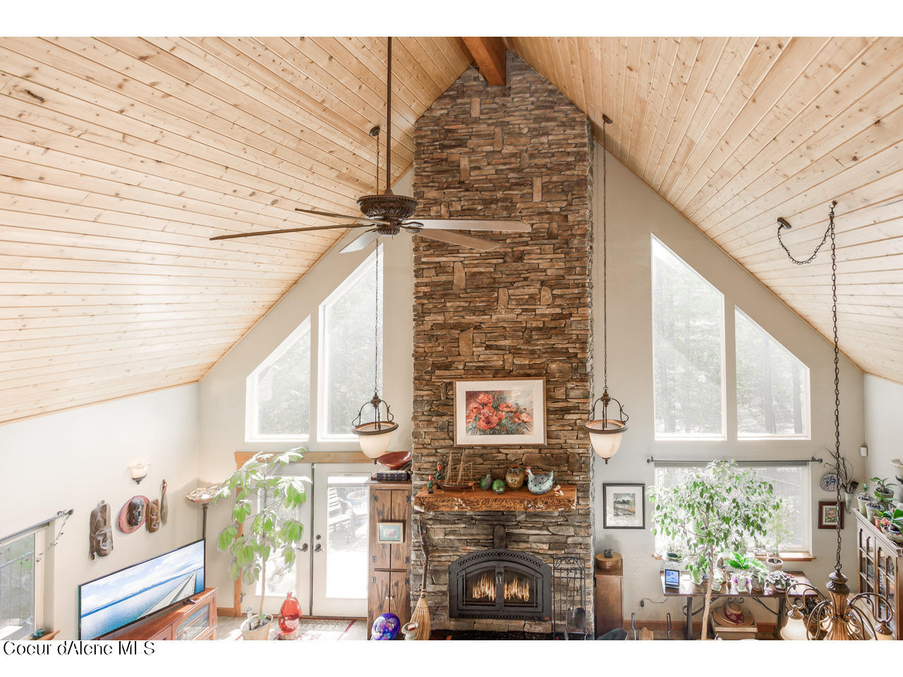 762 Geenen Road Cocolalla, ID 83813 - Photo 24 of 42 29-Living Room
