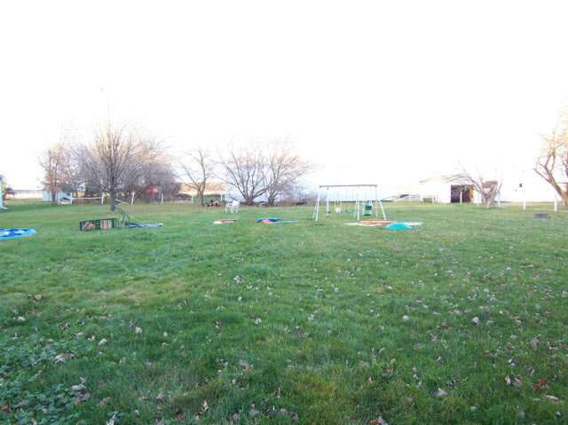 12190 West Mount Morris Road Flushing, MI 48433 - Photo 11 of 13 20453476-10.JPG