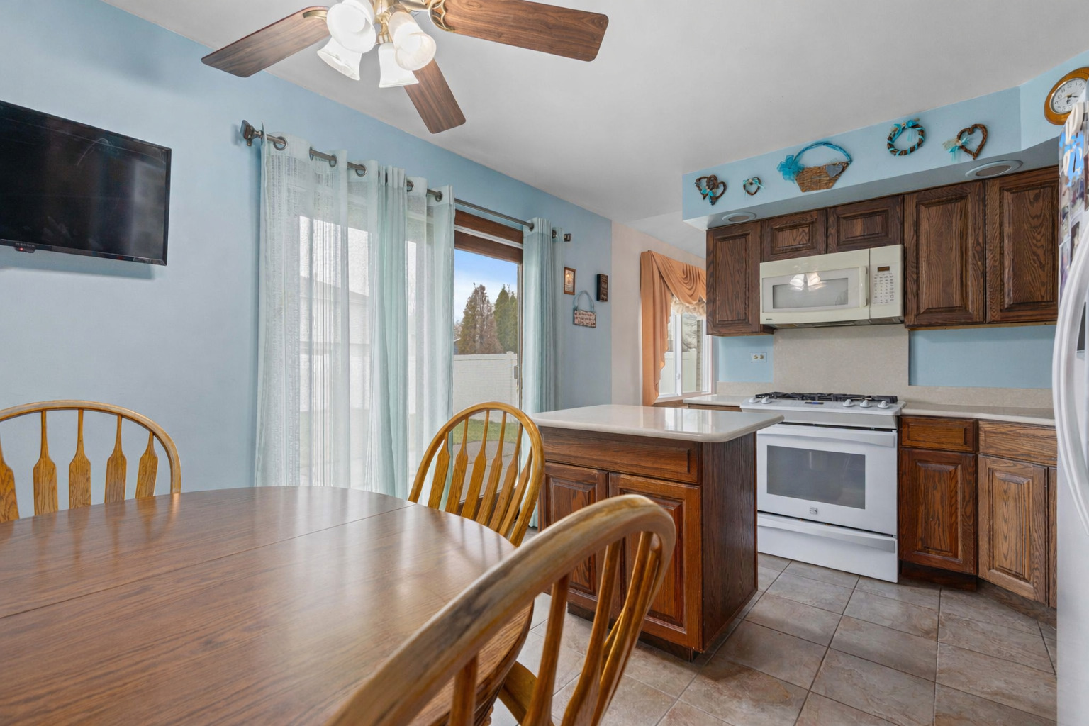 1124 Anvil Court Addison, IL 60101 - Photo 11 of 43 a kitchen with stainless steel appliances granite countertop a stove top oven a sink and dishwasher