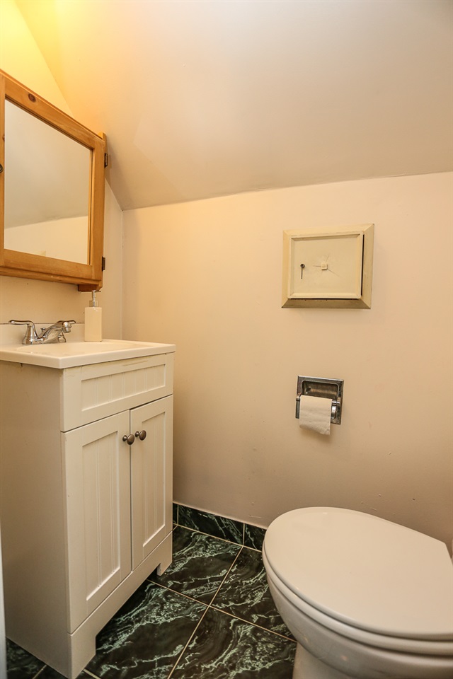 580 Chester Road Auburn, NH 03032 - Photo 11 of 32