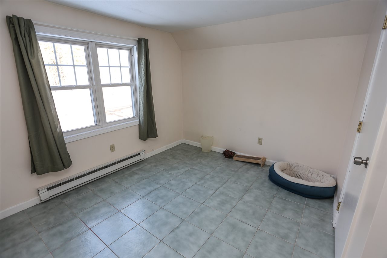 580 Chester Road Auburn, NH 03032 - Photo 15 of 32