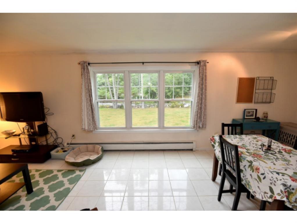 580 Chester Road Auburn, NH 03032 - Photo 5 of 32