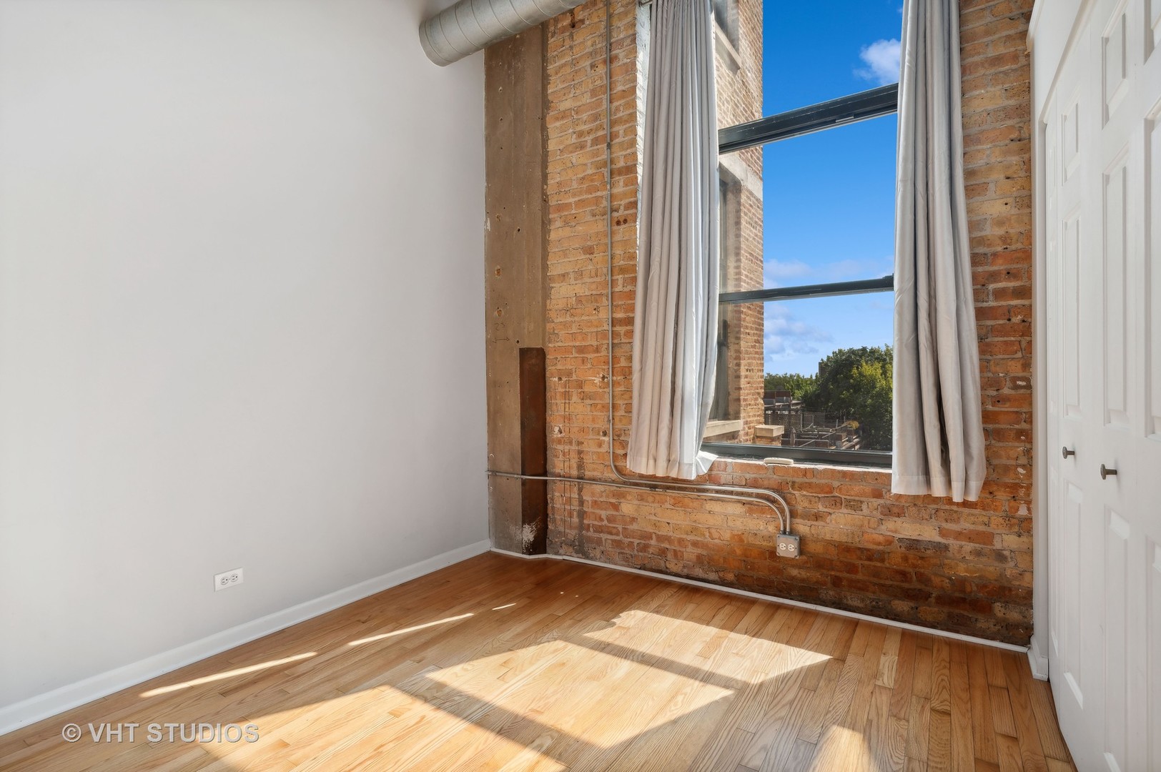 1820 North Spaulding Avenue, Unit 403 Chicago, IL 60647 - Photo 12 of 17 a view of an empty room with a window