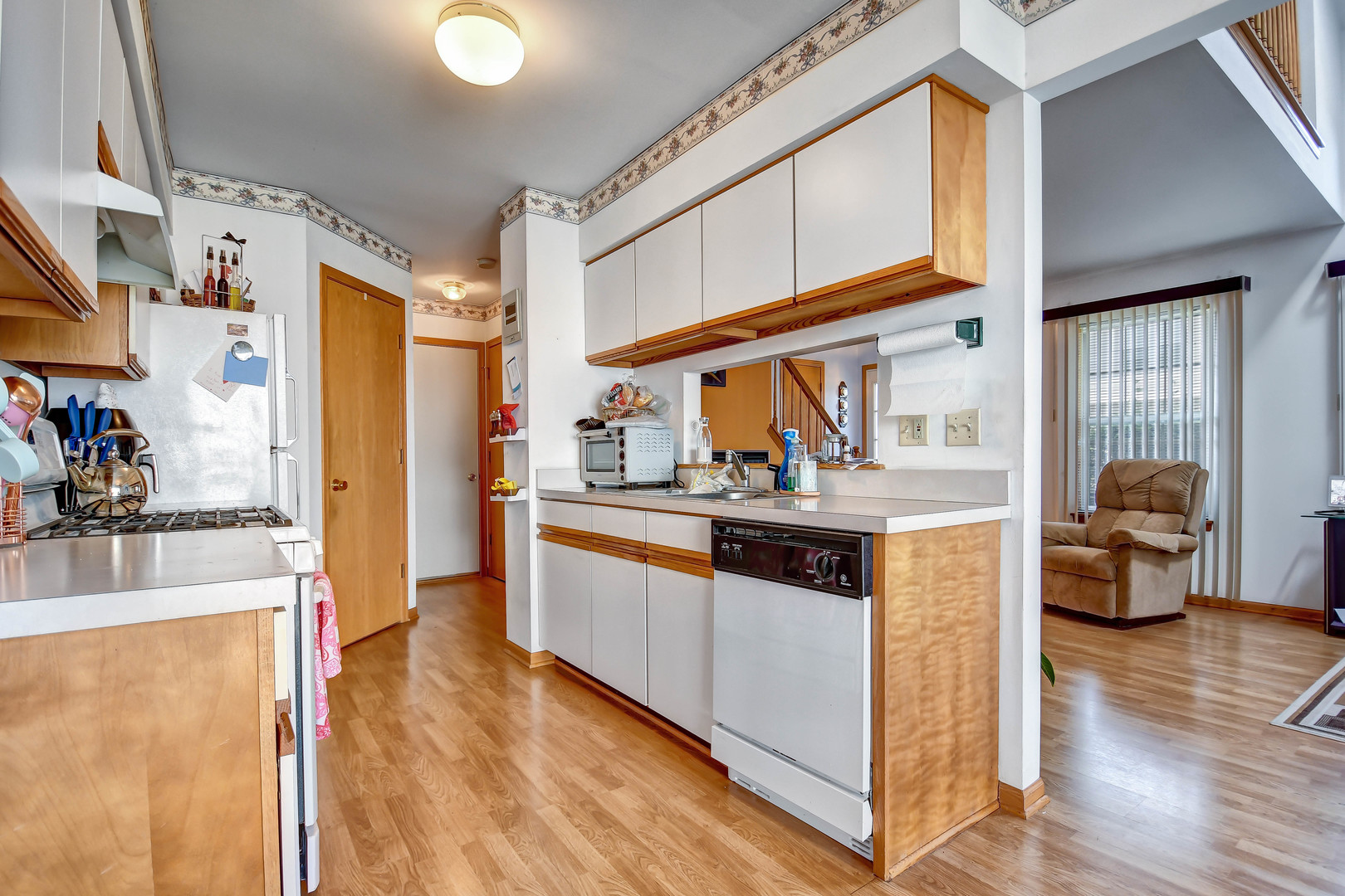 7420 Maple Drive Justice, IL 60458 - Photo 5 of 18 a view of living room with furniture and windows
