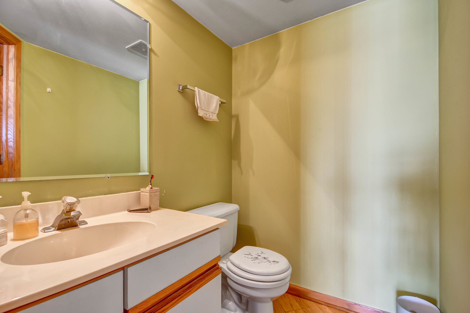 7420 Maple Drive Justice, IL 60458 - Photo 7 of 18 a bathroom with a sink and a toilet