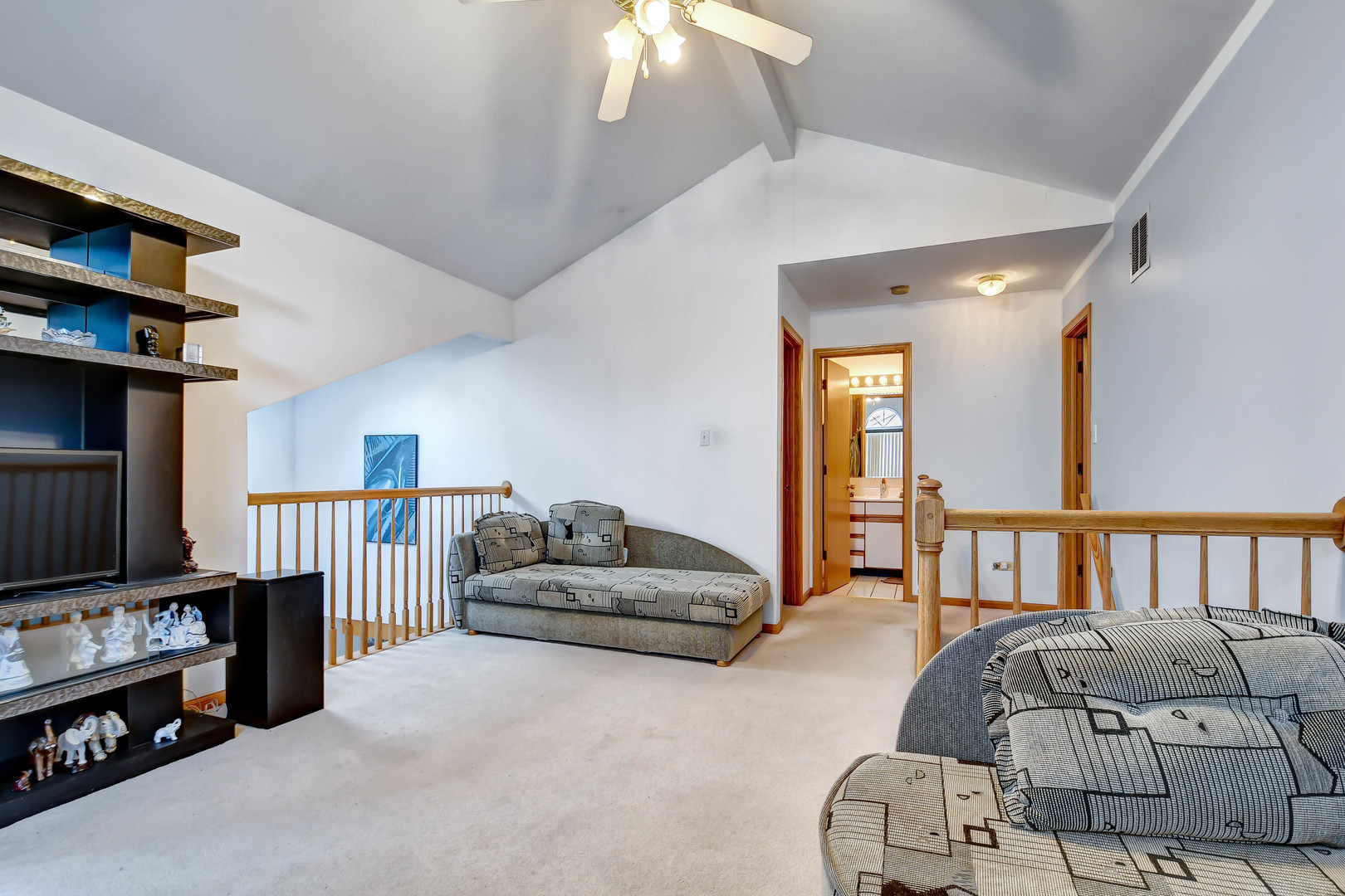 7420 Maple Drive Justice, IL 60458 - Photo 9 of 18 a living room with furniture and a flat screen tv