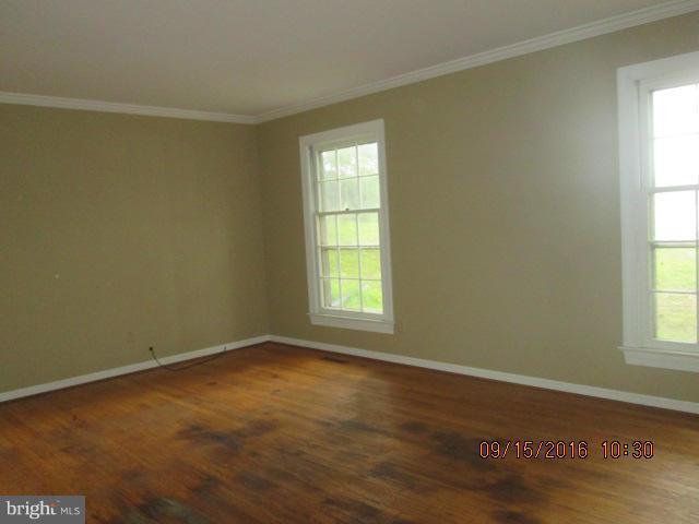 17107 Conoy Road Barnesville, MD 20838 - Photo 14 of 23 Living Room