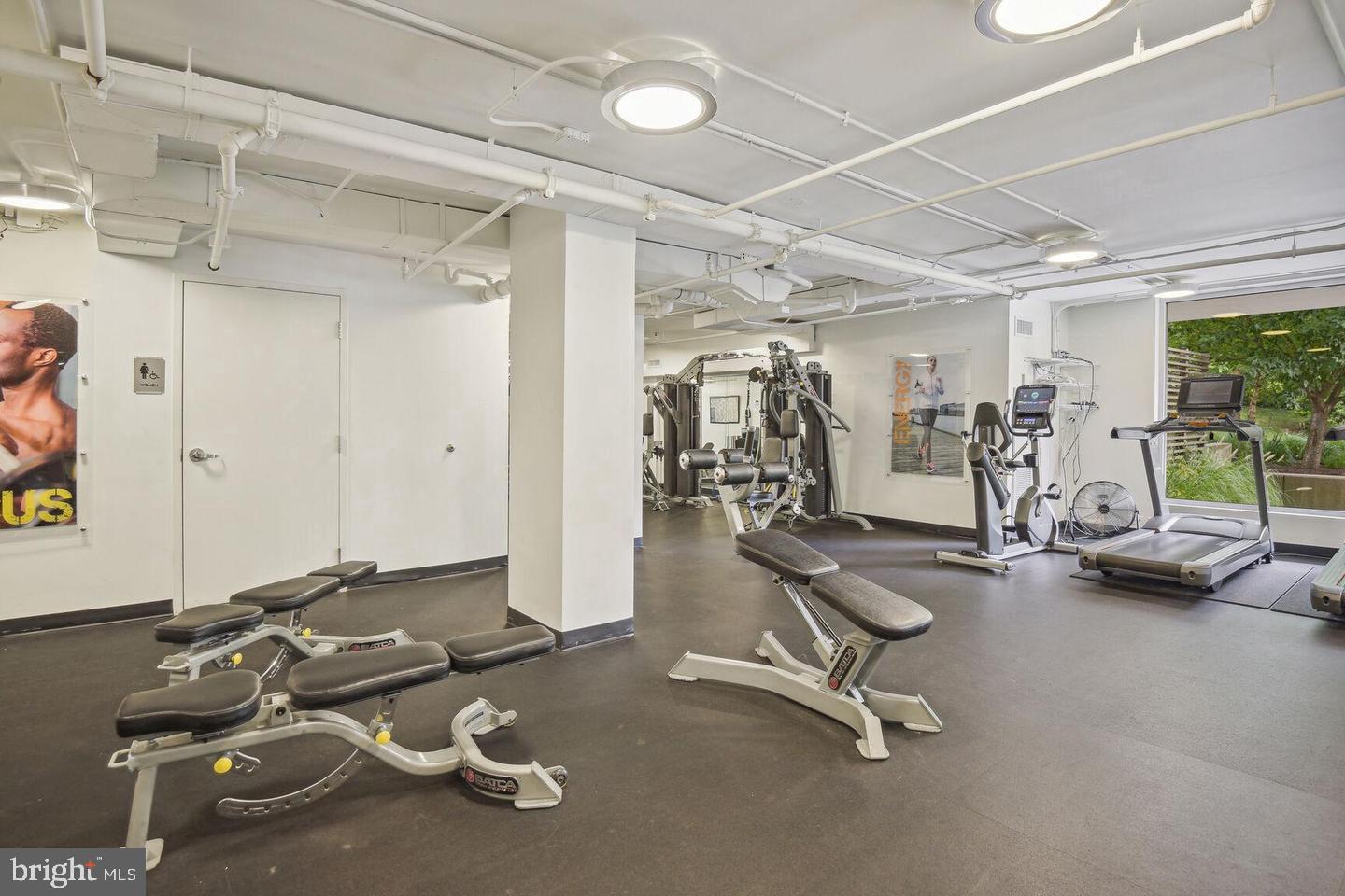 5101 River Road, Unit 1904 Bethesda, MD 20816 - Photo 33 of 43 a room with gym equipment