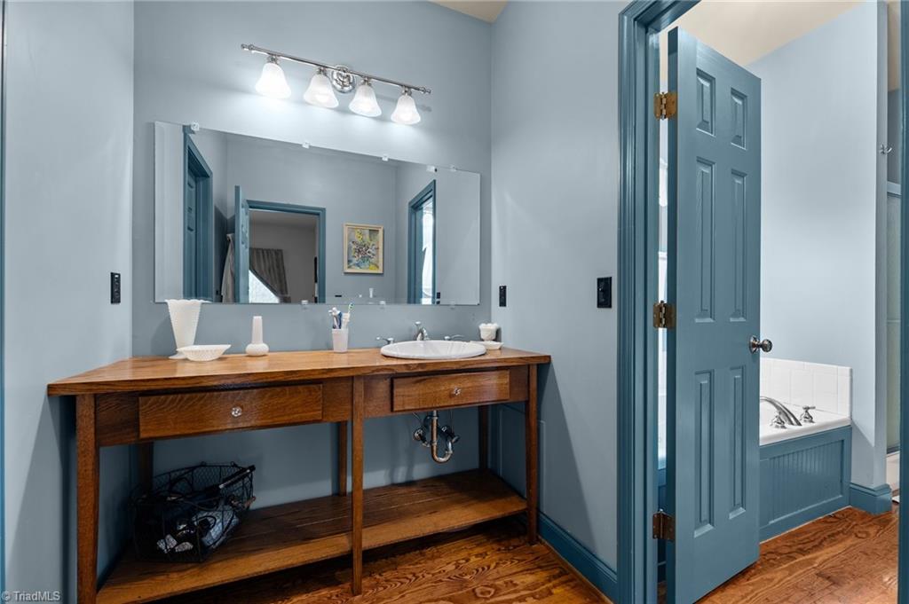 2409 Hodges Road Burlington, NC 27217 - Photo 23 of 45 Washroom