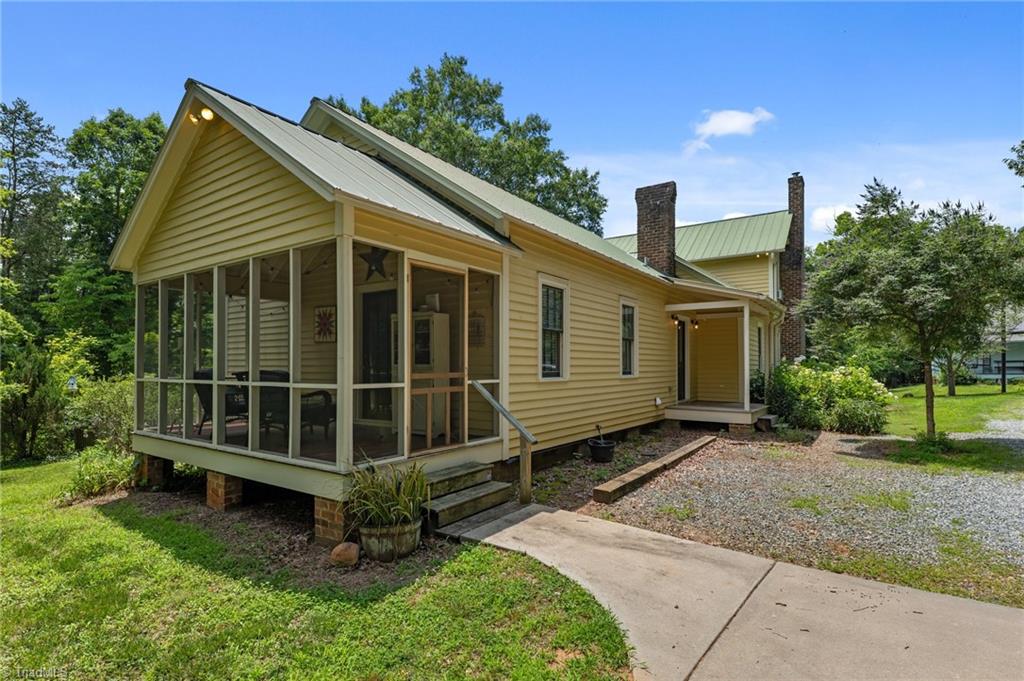 2409 Hodges Road Burlington, NC 27217 - Photo 37 of 45 Screened in Porch