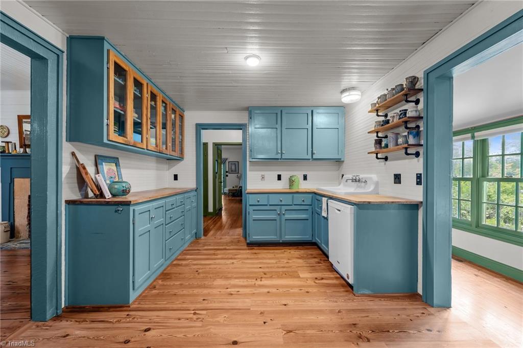 2409 Hodges Road Burlington, NC 27217 - Photo 9 of 45 Kitchen