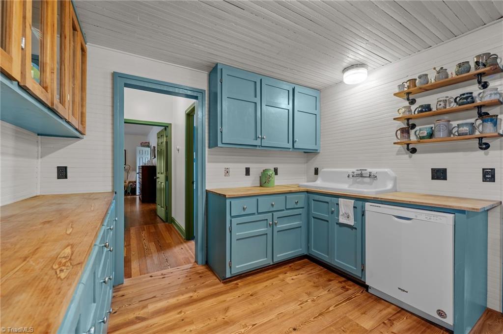 2409 Hodges Road Burlington, NC 27217 - Photo 10 of 45 Kitchen