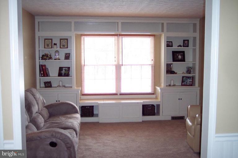 2416 Mt Ventus Road Glen Arm, MD 21057 - Photo 2 of 11 Living Room