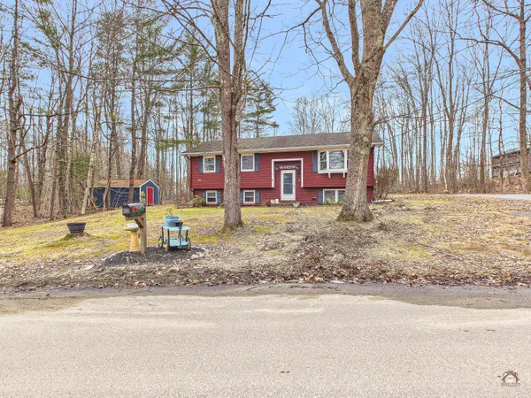 $299,900 | 20 Pinewood Drive, Wiscasset, ME 04578