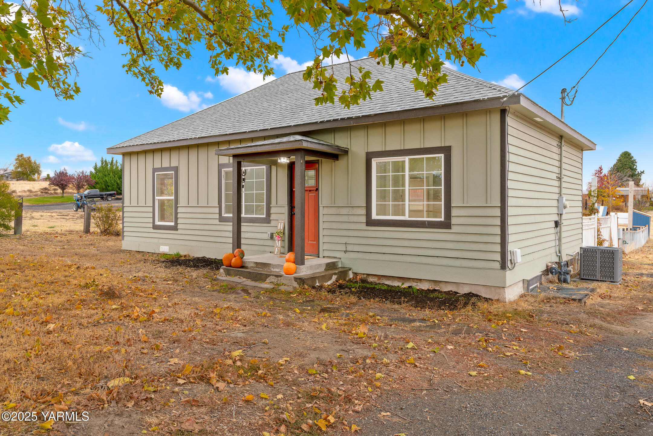 1891 North Wenas Road Selah, WA 98942 - Photo 1 of 27 a front view of a house with a yard