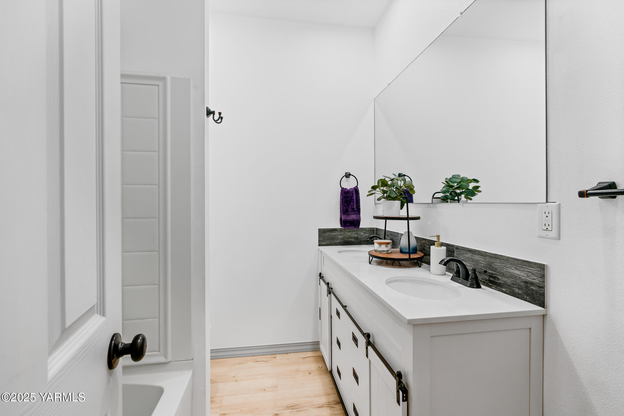 1891 North Wenas Road Selah, WA 98942 - Photo 15 of 27 a bathroom with a sink and a mirror