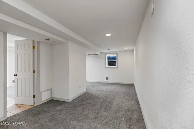 a view of a big room with closet and windows