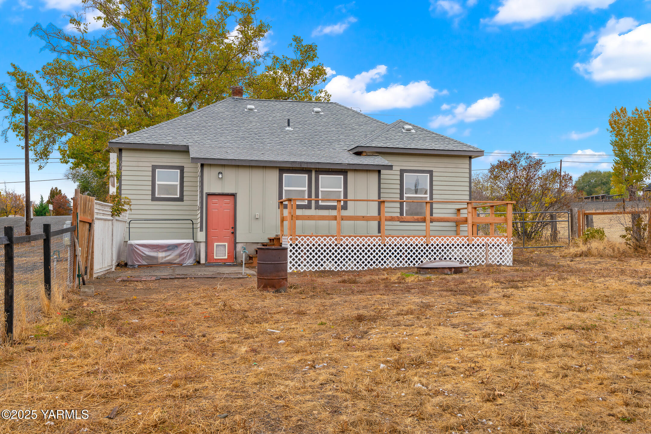 1891 North Wenas Road Selah, WA 98942 - Photo 25 of 27 a view of a house with a yard