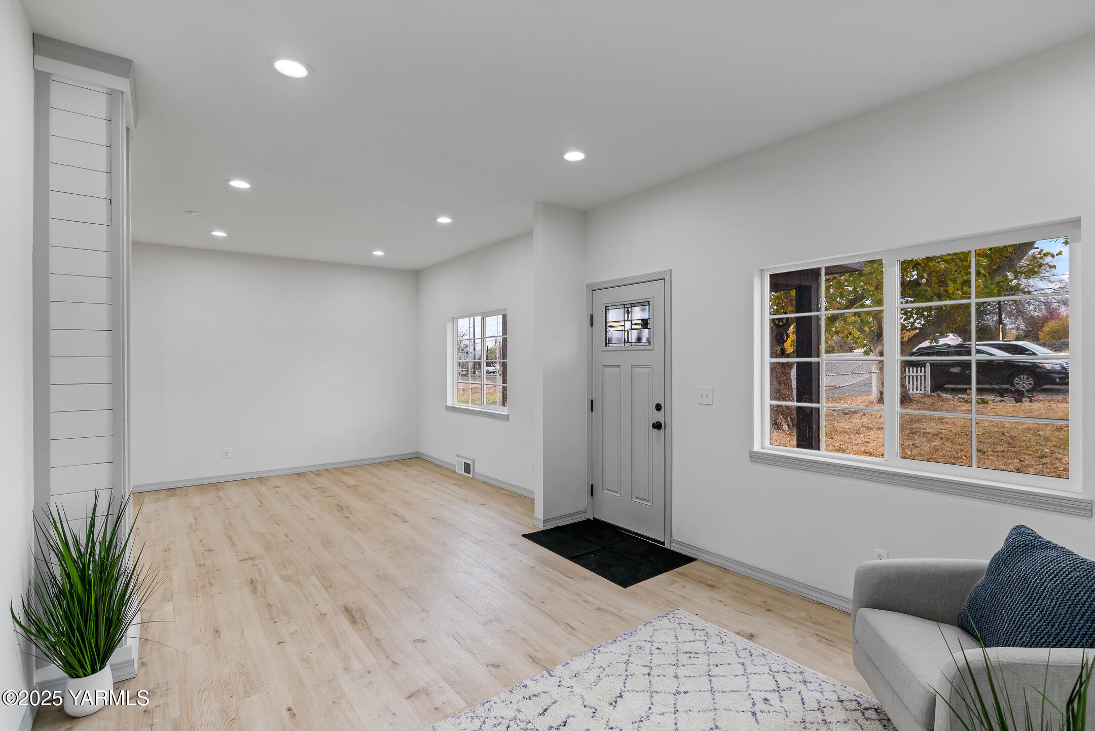 1891 North Wenas Road Selah, WA 98942 - Photo 5 of 27 a view of livingroom with furniture and windows