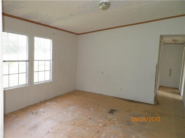 7277 Pinewood Road Nunnelly, TN 37137 - Photo 5 of 17 Den
