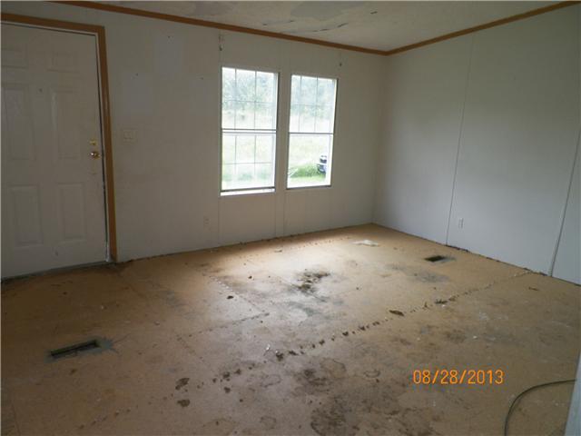 7277 Pinewood Road Nunnelly, TN 37137 - Photo 10 of 17 Living Room