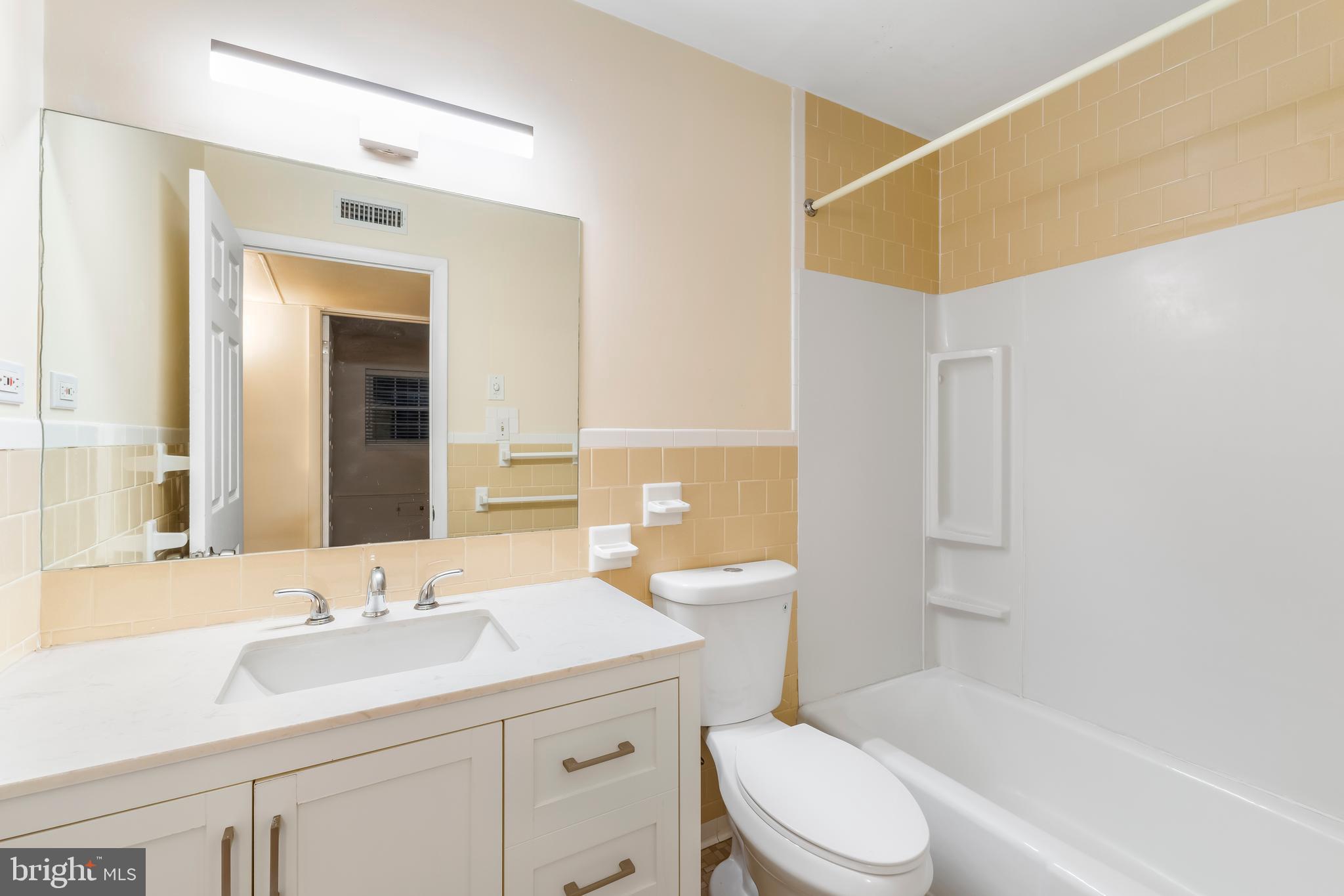 428 Montemar Avenue, Unit C Catonsville, MD 21228 - Photo 17 of 19 Full Bathroom